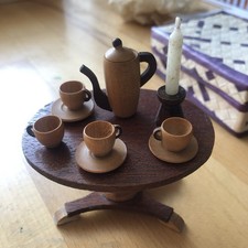 Für Wichtel: Tisch mit