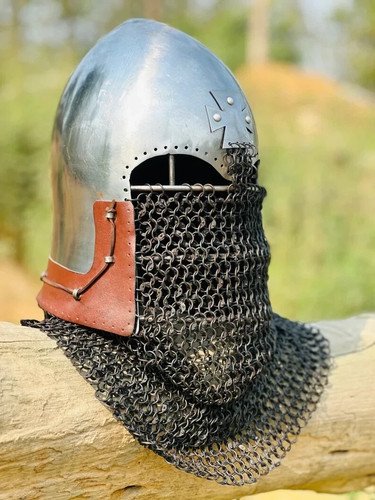 Mittelalterlicher kampfhelm - mittelalterlicher,