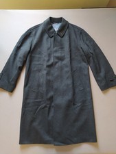 Neuer schwarzer Herrenmantel