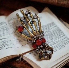 Brosche Knochenhand Skelett