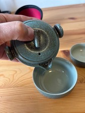 Japan Keramik-Teeset – jadegrüne Craquelé-Glasur | Kännchen & 2 Schalen |