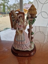 The Peggys Collection, Deko für die Vitrine aus Glas