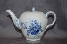 Royal Copenhagen - blaue Blume - Teekanne - geschweift - 10/1788 - Vintage