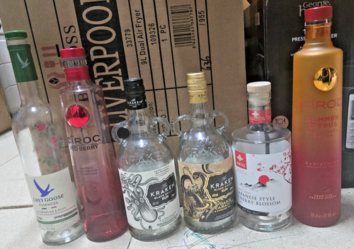 Leere wodka rum - 6,