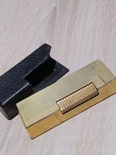 Dunhill Rollagas Feuerzeug goldfarben Motor gedrechselt Muster Lederhalter