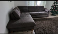 Braunes Sofa mit