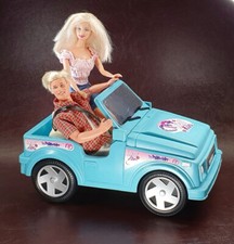 Hellblauer Jeep in Topzustand