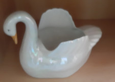 ? Porzellan Figur Schwan mit Perlmuttglanz ?