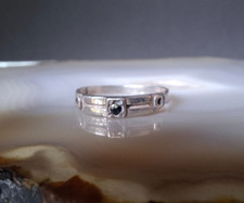 Ring Silber 925 Saphir modern schlicht fein und anmutig 15mm