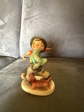 Hummelfigur Wandernder junge