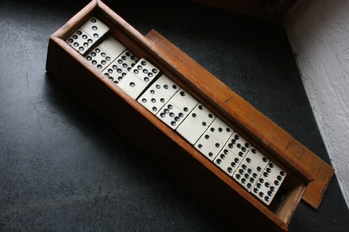 Domino spiel sehr alt - spiel,