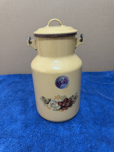 Alte milchkanne mit - milchkanne,