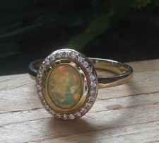 ®Terra Opalis 585/- (14K) GG Ring mit 1,0 ct. Kristallopal und Zirkonen,RW 19 mm