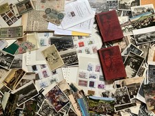 Kiste alte Ansichtskarte, Briefmarken, Ersttagsbriefe, alte Geldscheine und mehr
