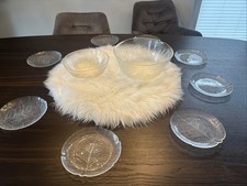 8 Kleinere Teller und 2