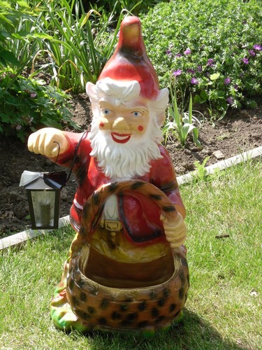 Gartenzwerg wichtel beleuchtet - gartenzwerg,