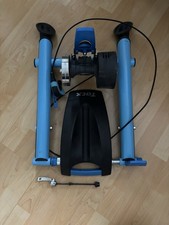 Rollentrainer Tacx T-2650 Blue Matic, mit passendem Reifen