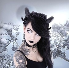 Gothic Steampunk Haarband Haarreif Kopfschmuck gedrehte Hörner & Rosen schwarz