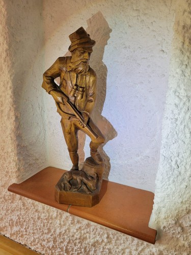 Holzfigur jäger mit reh - jäger,
