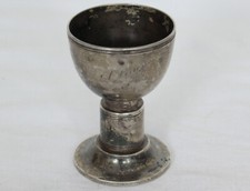 SCHÖNER ALTER EIERBECHER AUS