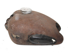 MZ RT 125 Tank Kraftstoffbehälter mit Kniekissen / Tankdeckel original DDR