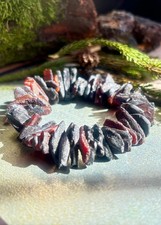 Moderne Schwarze Bernstein