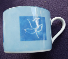 Tasse, Kaffee / Tee, Flirt by R&B", Serie "Piazza", weiß-blaues Porzellan, Blüte