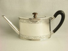 SEHR ELEGANTE TEEKANNE  DEN