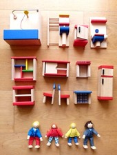 Goki Holzspielzeug, Biegepuppen Junge Familie, Badezimmer u. a. Möbel – 16 Teile