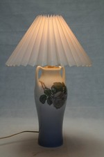 Lampe mit Plissee-Schirm