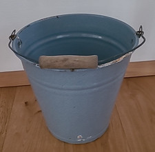 Alter hellblauer  Blecheimer mit Henkel ca 28cm Durchmesser und 28 cm hoch