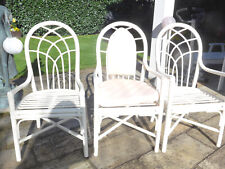 rattanstühle gebraucht, weiß lackiert, mit Polstern und Rückenpolstern,waschbar.