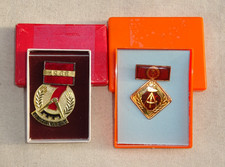 2 DDR Orden Aktivist Abzeichen