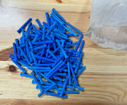 138 stück spreizdübel - 138,