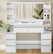 Geräumiger Schminktisch