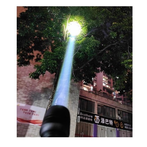 Neues weißes licht beleuchtet - neues,