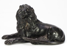 Antike Figur sitzender Löwe