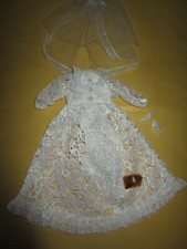 305)ALTES BRAUTKLEID+ALTE SCHUHE+SCHLEIER+ALTE CLUTCH BARBIE UA.29cm MODEPUPPEN 