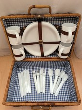 Rattan Picknick Koffer Vintage Romantisches Vesper mit Geschirr und Besteck 