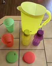 *** Tupperware *** Kanne 2l + 2x Becher 330ml mit Deckel + 2x Trinkflasche 310ml