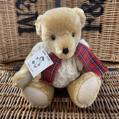 Thomas hardy bears june - "thomas",