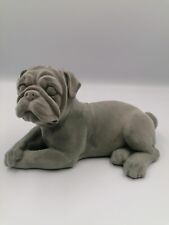 Figur Mops Liegend Grauer Samteffekt Geschenk Hund Deko Geburtstag