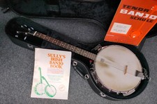 Career Tenor Banjo 4 String Inkl. Koffer und 2 Lernbücher