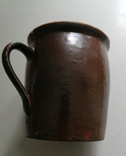 Kleiner Tontopf mit Henkel