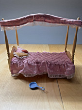 Barbie Himmelbett / Bett mit original Decken und Kissen