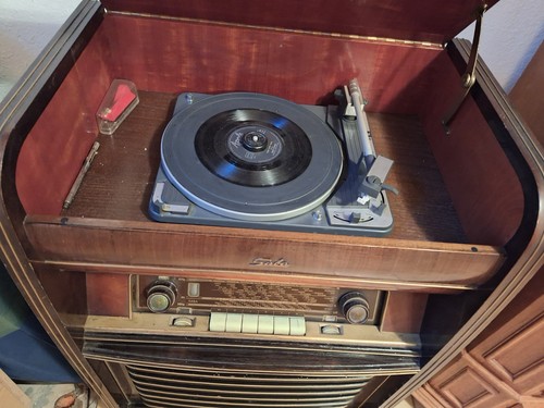 Musiktruhe mit radio und - musiktruhe,