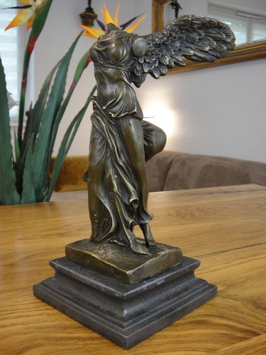 Bronze statue nike - bronze, marmor