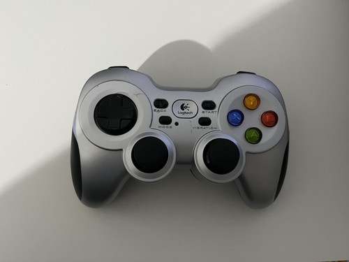 Logitech f710 wireless gamepad - logitech,