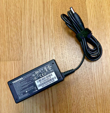 Original Toshiba Notebook Netzteil Ladegerät PA3822U-1ACA AC Adapter NEU