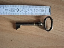 alter Schrank Möbel